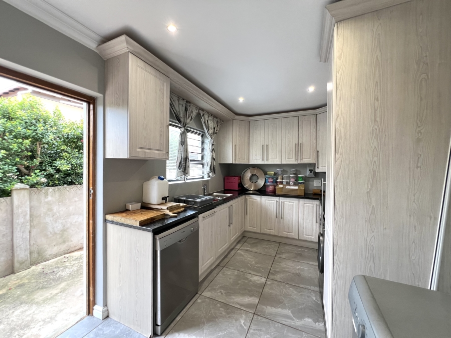 5 Bedroom Property for Sale in Noorsekloof Eastern Cape